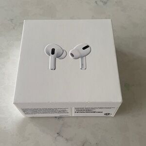 AirPods Pro w/MagSafe Charging Case